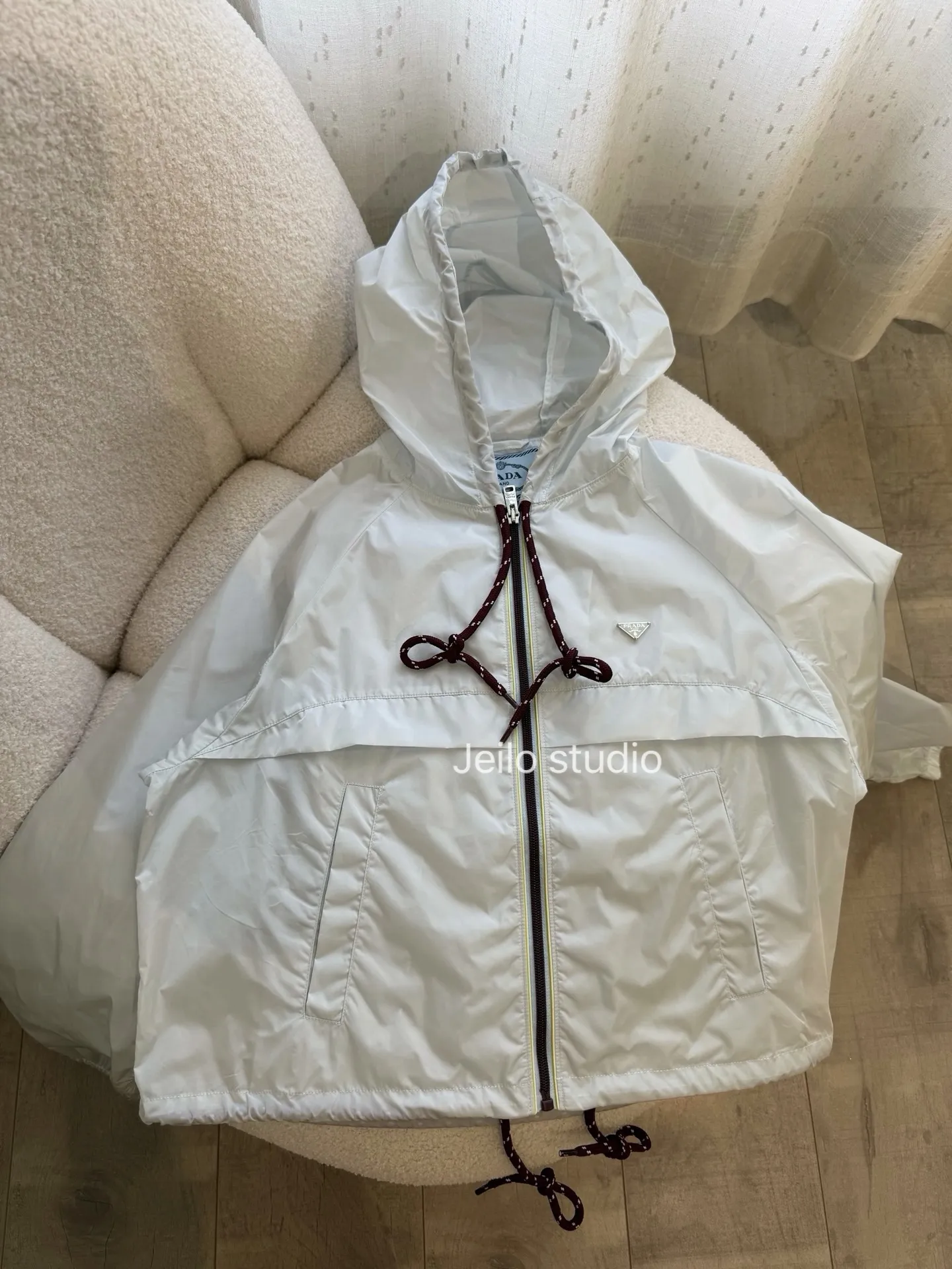 [outer] 프라다 경량 리나일론 재킷